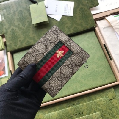 Gucci Bi-fold Wallet in Beige GG Supreme with Bee GGBS10955