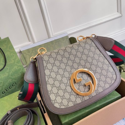 Gucci Blondie Medium Shoulder Bag in Beige GG Supreme Canvas GGBS10111