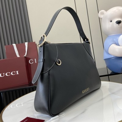 Gucci GG Emblem Medium Shoulder Bag in Black Calfskin GGBS10261